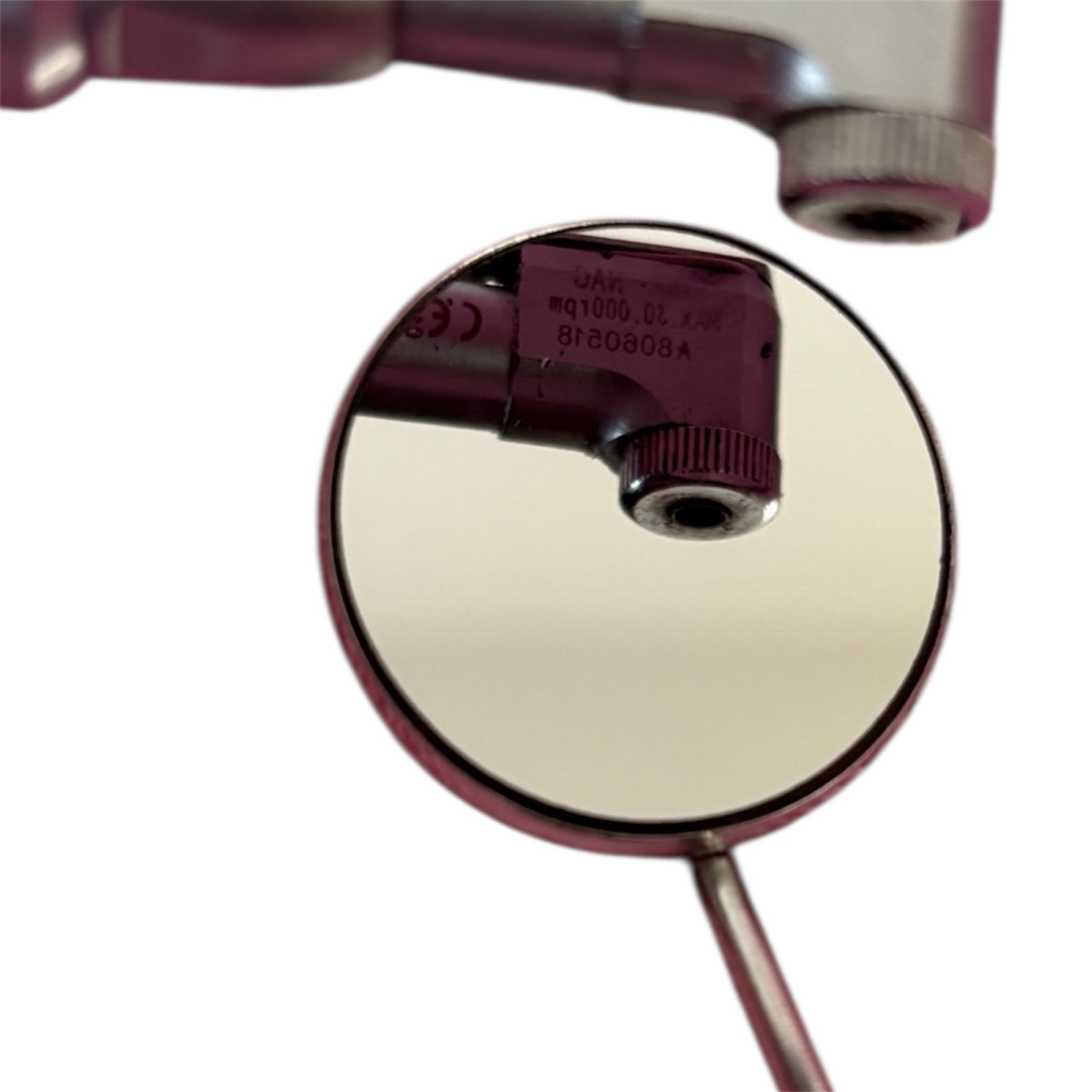 Ultra Clear Mirror Reflection